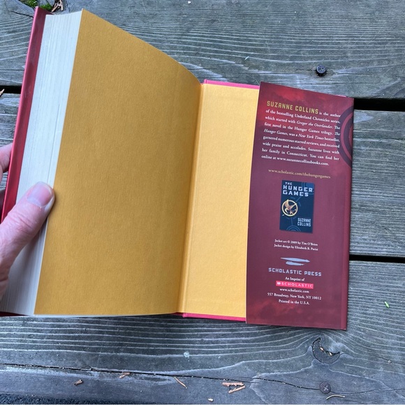 Catching Fire First Edition 2009 Hardcover Book By Suzanne Collins - Picture 6 of 14